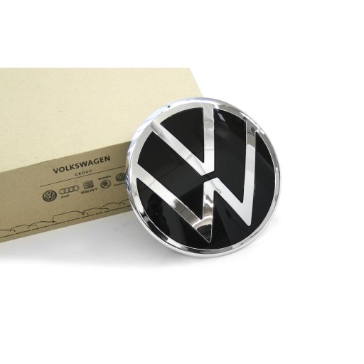 ZNACZEK VW GOLF VIII POLO ARTEON CZARNY CHROM ORYGINAŁ OE