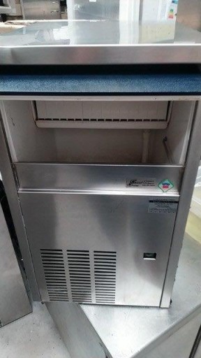 Ледогенератор 28 кг/24ч с воздушным охлаждением RM Gastro IMC-2809A