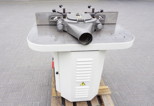 FREZARKA DOLNOWRZECIONOWA BAUERLE 7,5kW BLAT: 1100x920mm żeliwna prowadnica