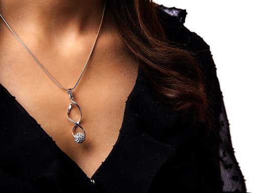WISIOREK SREBRNYZAWIESZKA NASZYJNIK KULECZKA Z CYRKONIAMI SWAROVSKI