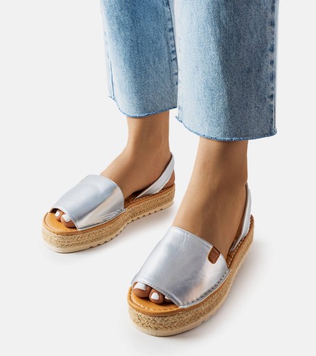 23076 Srebrne espadryle na platformie sandały 40
