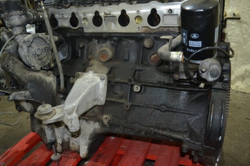 Мерседес W124 W126 260 E 2.6л Двигатель M103 941
