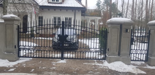 Бетонные усадебные заборы с рамой