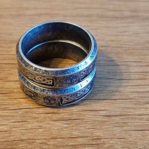СЕРЕБРЯНОЕ СВАДЕБНОЕ КОЛЬЦО-ПЕЧАТКА ДЕРЕВО ЖИЗНИ С РУНАМИ РУНЫ R30