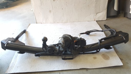 Прицепное устройство AUDI Q3 RSQ3 83A800495 снятие