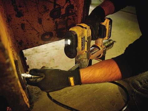 DeWALT DCGG571M1 Аккумуляторный смазочный пистолет 18 В 1x 4,0 Ач