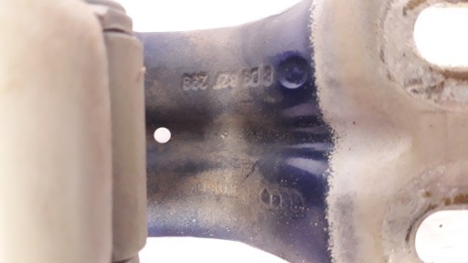 ПЕТЛЯ КРЫШКИ БАГАЖНИКА AUDI A3 8L 8D9827299