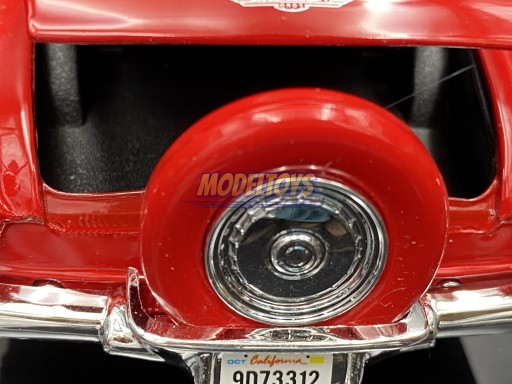 Ford Thunderbird с жесткой крышей 1956 года, масштаб 1:24, Motormax 73312
