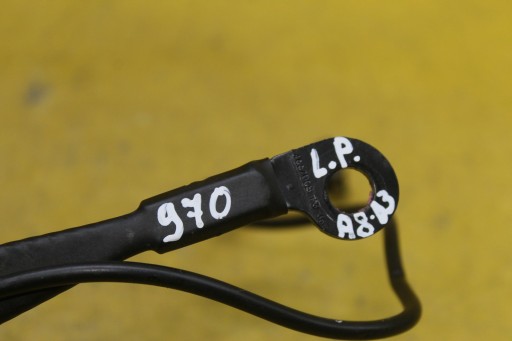 ZAPINKA PASA LEWY PRZÓD A8 D3 4E0857755