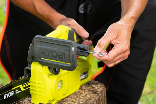 RYOBI АККУМУЛЯТОРНАЯ ЦЕПНАЯ ПИЛА ДЛЯ ВЕТОК КИСТОСТЕЙ 18В 20см
