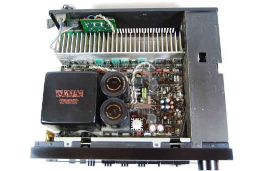 YAMAHA AX-900
