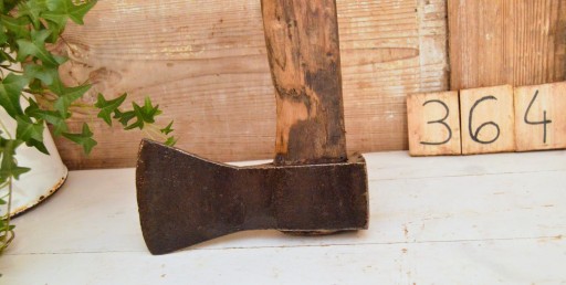 Oryg. Stary kuty topór toporek siekiera 1,5 kg dębowy trzonek