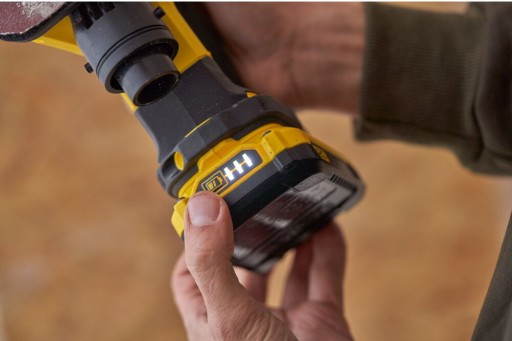STANLEY Орбитальная шлифовальная машина 135x95 мм SFMCW221B