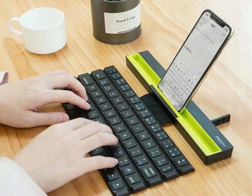 Портативный смартфон с Bluetooth-клавиатурой