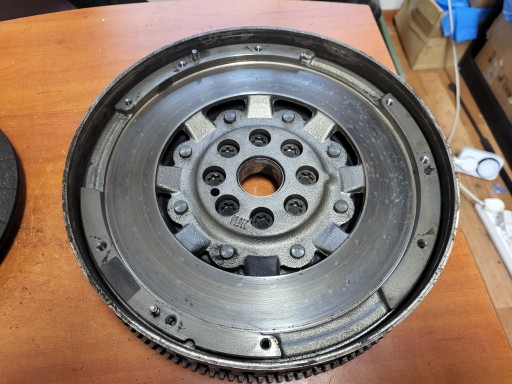 КОМПЛЕКТ СЦЕПЛЕНИЯ ДВУМАССОВОЕ КОЛЕСО RENAULT 1.6 DCI 130KM 123102067R