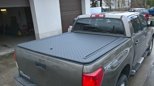 Toyota Tundra — надстройка: крышка грузового отсека