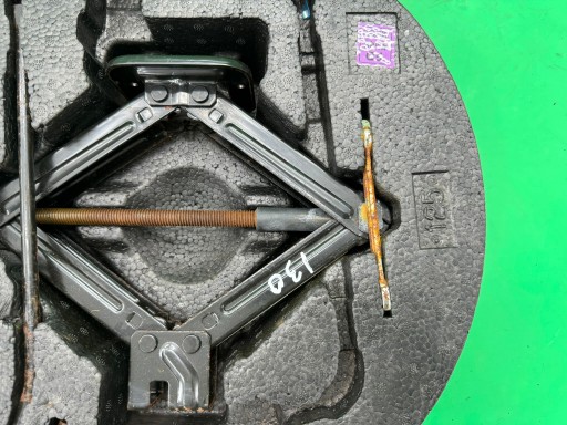 ВСТАВКА ЗАПАСНОГО КОЛЕСА JACK KEY ПЕНОСТРОИТЕЛЬ 09149-2L000 HYUNDAI I30 I 07-