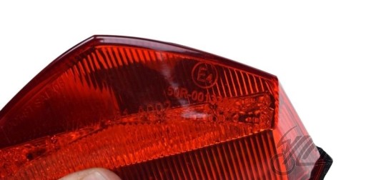 LAMPA TYŁ LED 3-KABLE DERBI SENDA CZERWONY KLOSZ