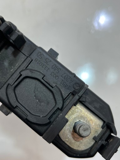 KLEMA AKUMULATORA MERCEDES W204 A2075402550