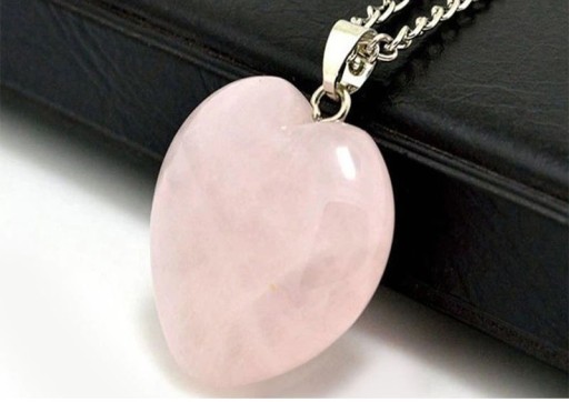 Колье HEART из розового кварца с камнем Love