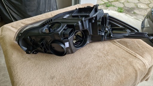 Лампа головного света Ford Focus MK3 Hella New