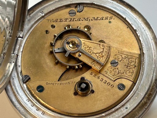 Карманные часы Waltham, большие, серебро в отличном состоянии!
