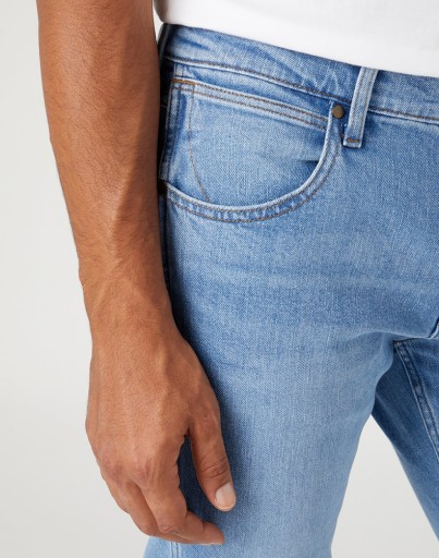 Wrangler GREENSBORO Wild Card СВЕТЛЫЙ ДЕНИМ W32 L32