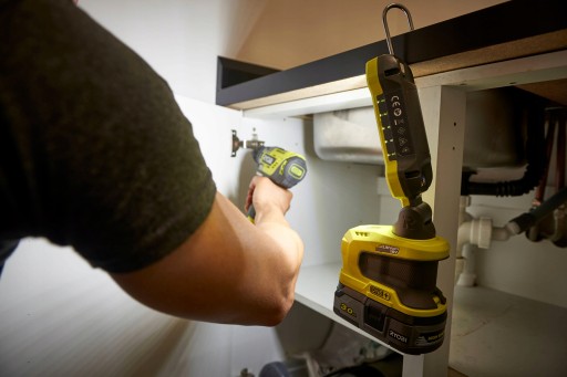 RYOBI TORCH АККУМУЛЯТОРНАЯ ЛАМПА ДЛЯ МАСТЕРСКИХ БЕЗ АККУМУЛЯТОРА R18ALP-0