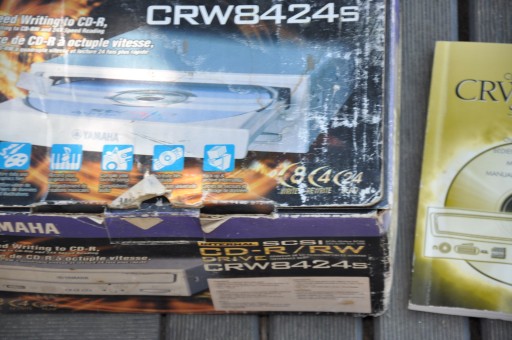 ВНЕШНИЙ РЕКОРДЕР YAMAHA CRW8424S SCSI 8/4/24 КОРОБКА В КОМПЛЕКТЕ