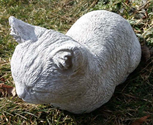 Фигурка кошки. Бетонная фигурка. Спящий котенок. Подарок.