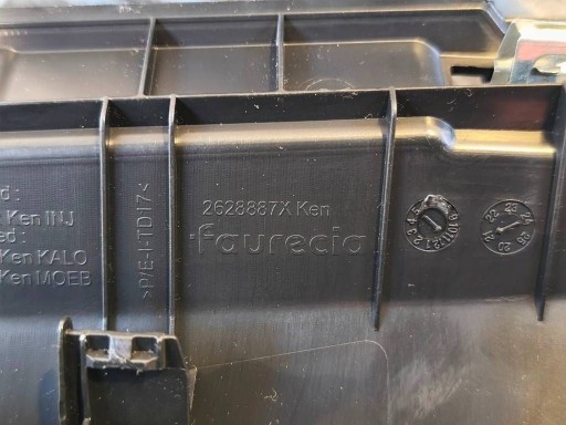 Декоративная решетка вентиляционного отверстия на приборной панели Dacia Sandero III 683110419R