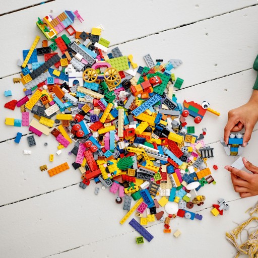 LEGO CLASSIC 90 ЛЕТ ВЕСЕЛЬЯ 11021