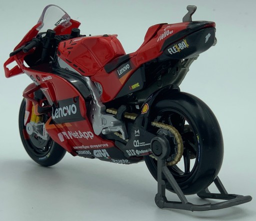 DUCATI Desmosedici MotoGP 2022 Lenovo № 63 Баньяя 1:18 Maisto