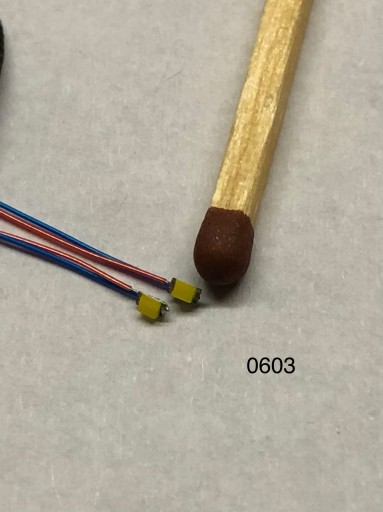 Светодиод SMD 0603 с синими проводами длиной 30 см.