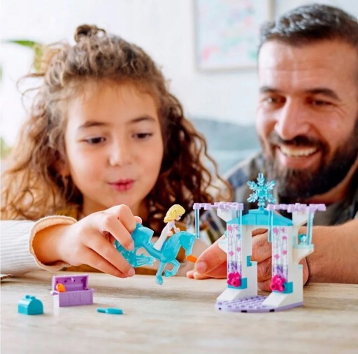 LEGO Disney: Ледяная конюшня Эльзы и Нокки (43209)