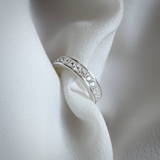 Серебряная серьга с 925 фианитами.