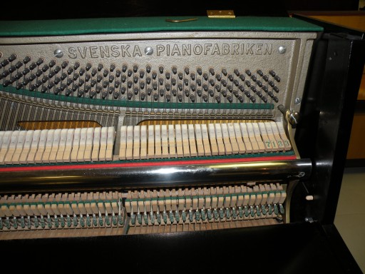 == Nordiska Piano, чёрный с RENNER