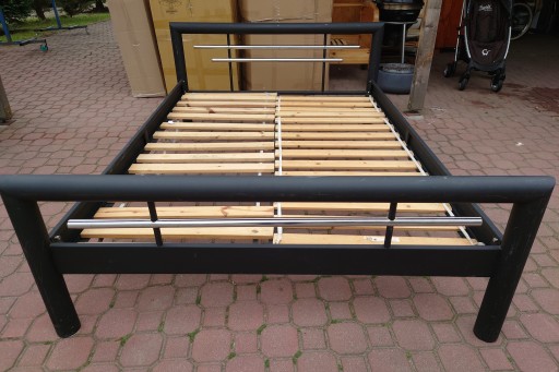 Стальная двуспальная кровать 140 х 200 дизайн.