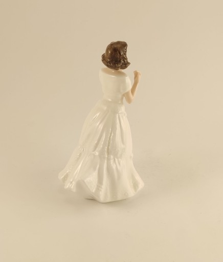 Фарфоровая статуэтка МАЛЕНЬКАЯ ЛЕДИ - ROYAL DOULTON