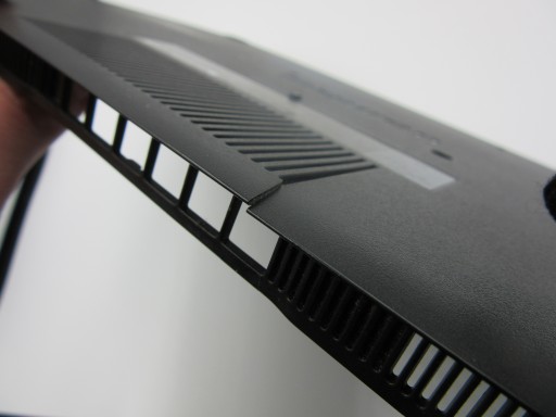 Нижняя часть корпуса Dell Inspiron 5570