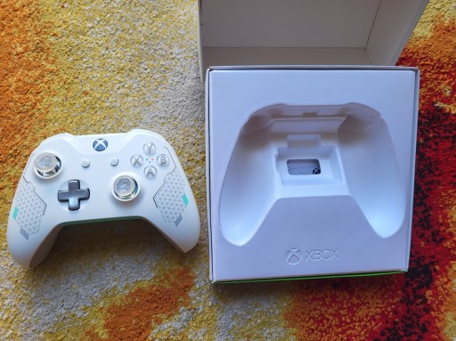 Xbox ONE Sport White Pad — в очень хорошем состоянии