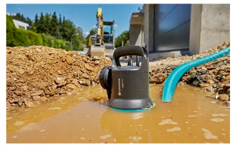 ПОГРУЖНАЯ насос для грязной воды GARDENA, производительность 9000 л/ч, с поплавковым выключателем