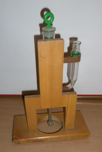 LABORATORYJNY MODEL POMPY SSĄCO-TŁOCZĄCEJ