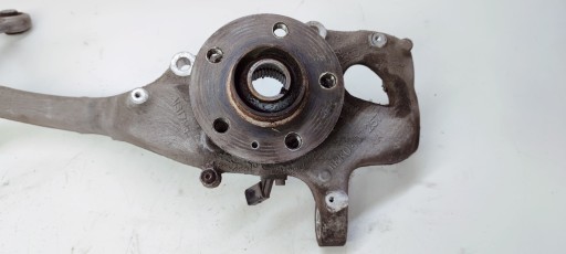 Поворотный кулак ЛЕВЫЙ ПЕРЕДНИЙ AUDI A4 A6 A7 8K0407257AA