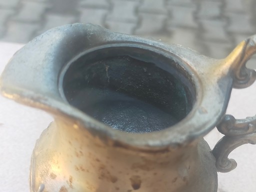 латунный кувшин