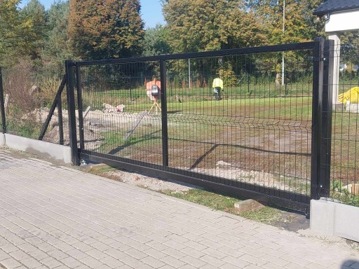 панельный забор по системе ral панельный бетонный фундамент 1,19м+20см 6005