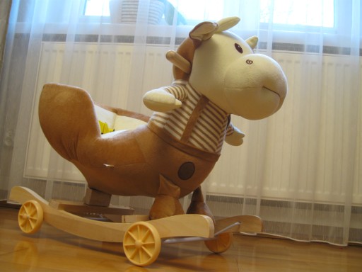 Качающаяся поездка под звуки COW