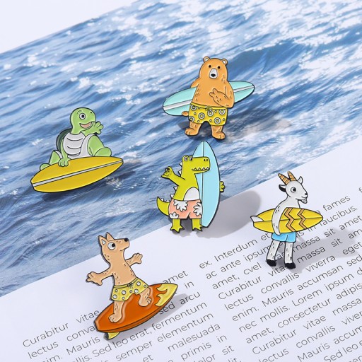 Przypinka Metal Krokodyl Surfer Surf