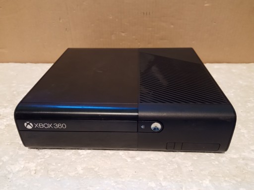 Консоль Microsoft Xbox 360 E