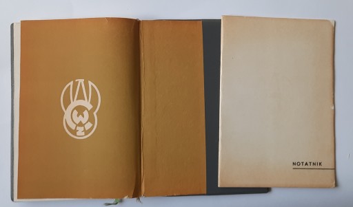 Два военных календаря 1976 года.